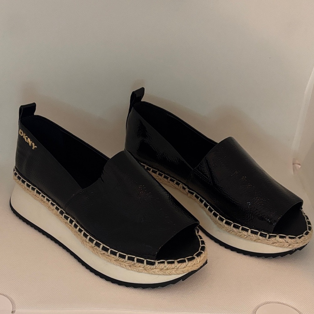 DKNY Orza slip-on Espadrilles - size 7 medium - NWOT